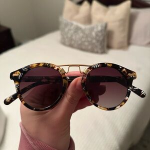 Stylish Tortoiseshell Round Sunglasses